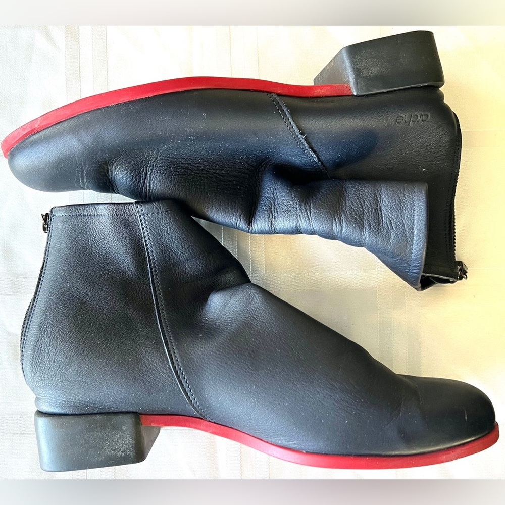 Women’s Arche Soft Napa Leather Back Zipper Bootie Sz 40(fits like 41)